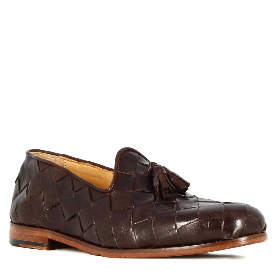 Brown tassel loafers for men in dark woven leather